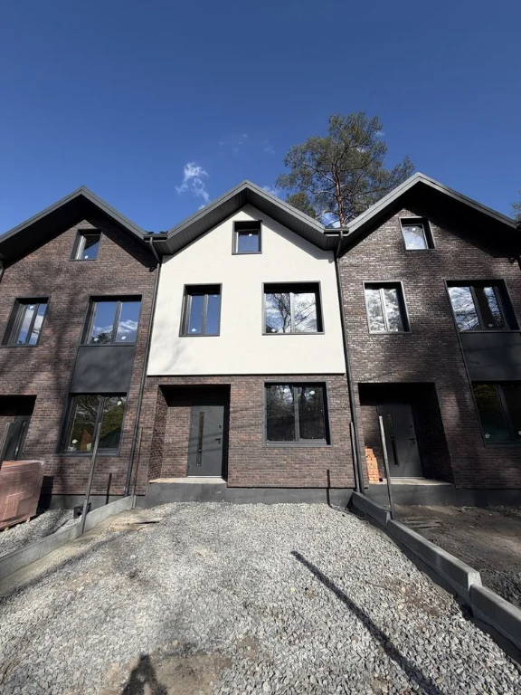 Ready townhouse with front yard and central utilities