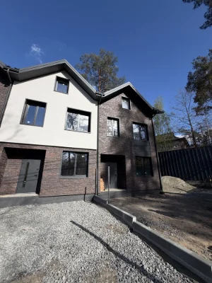 Ready townhouse with front yard and central utilities