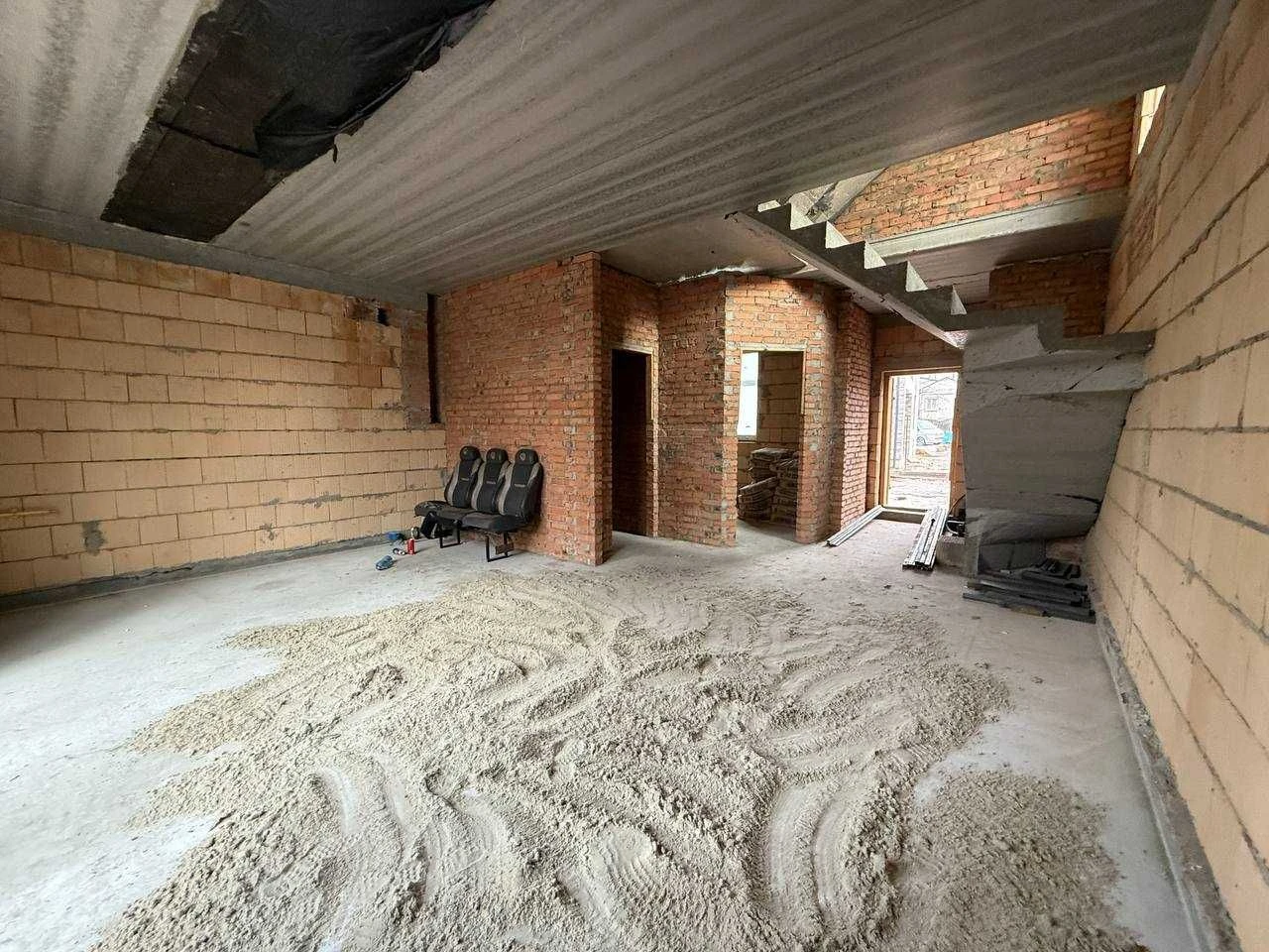 Selling separate house with central utilities in Irpin