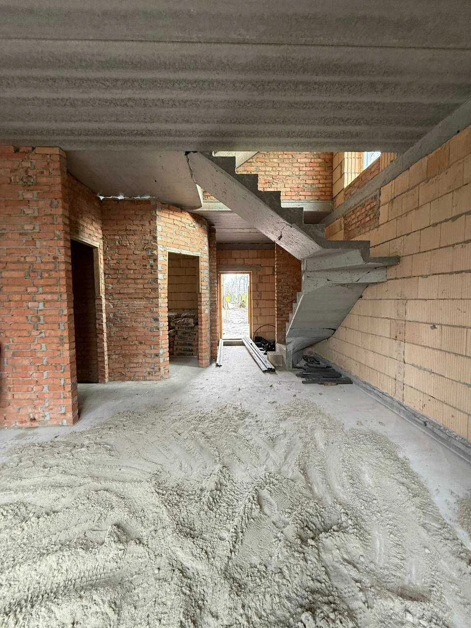 Selling separate house with central utilities in Irpin
