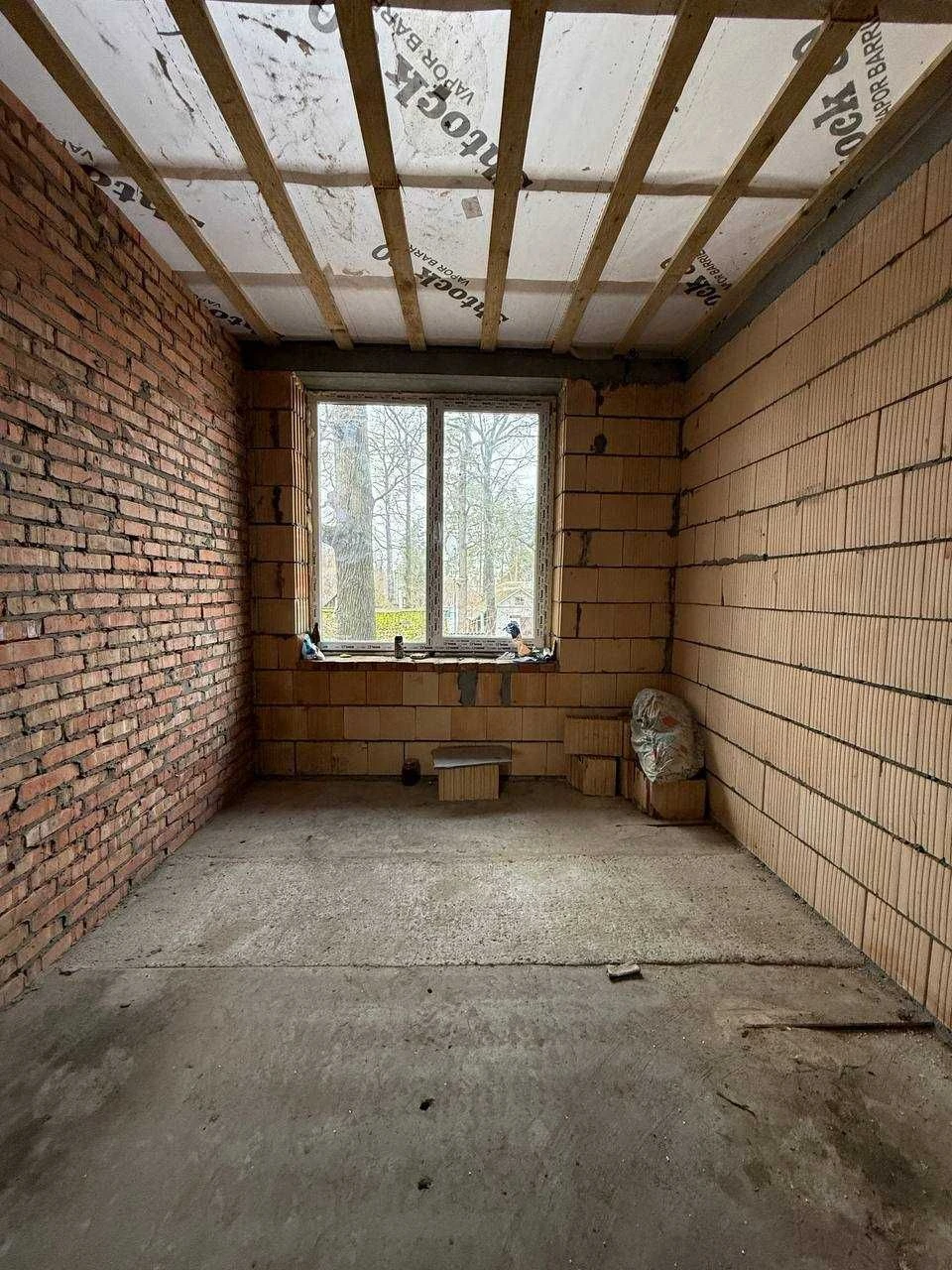 Selling separate house with central utilities in Irpin
