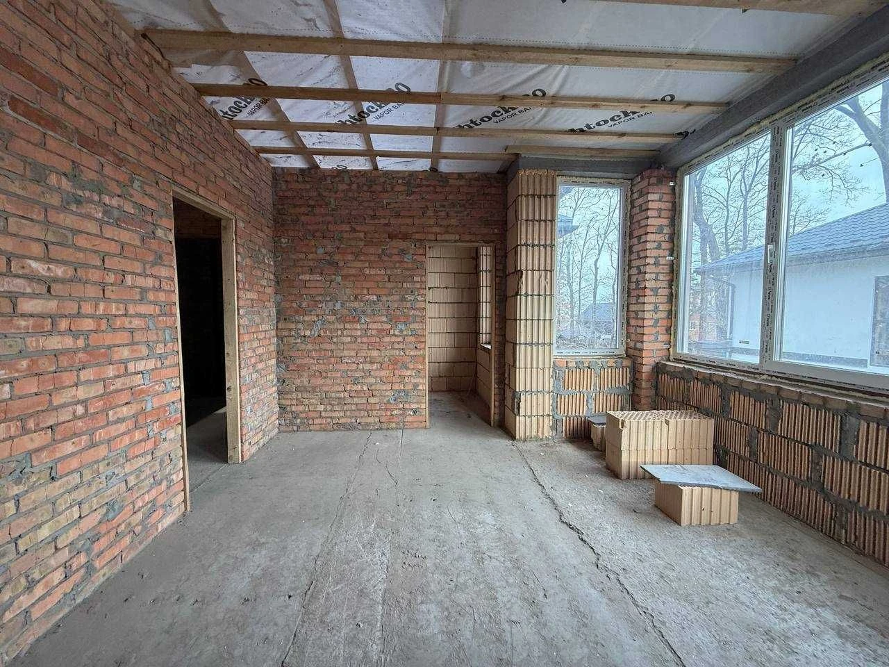 Selling separate house with central utilities in Irpin