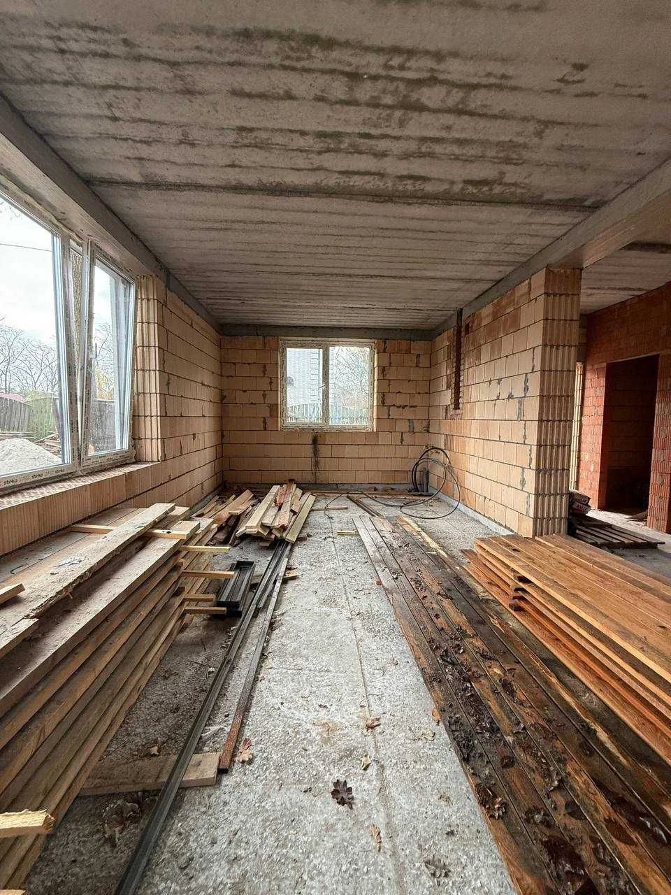 Selling separate house with central utilities in Irpin