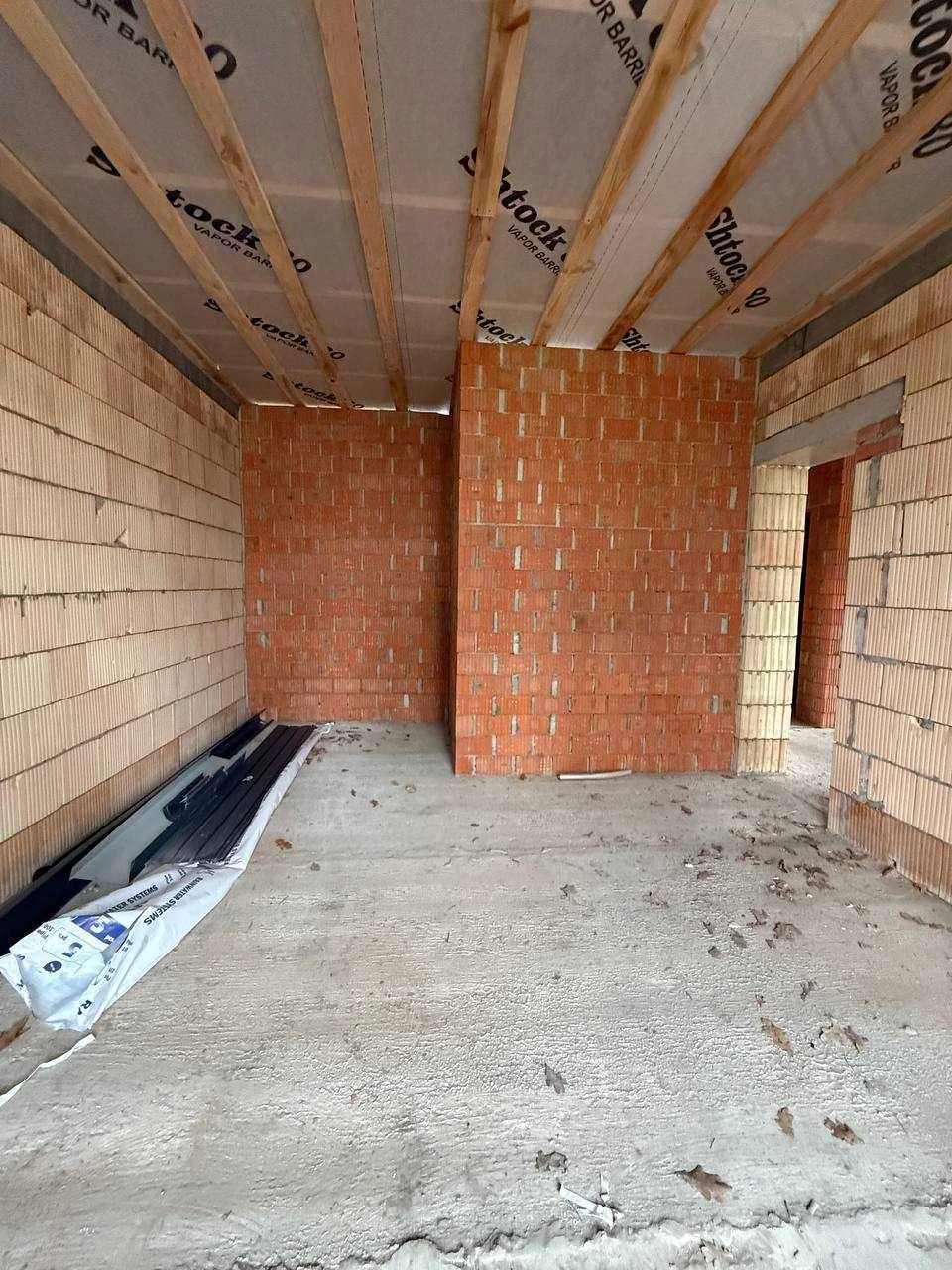 Selling separate house with central utilities in Irpin