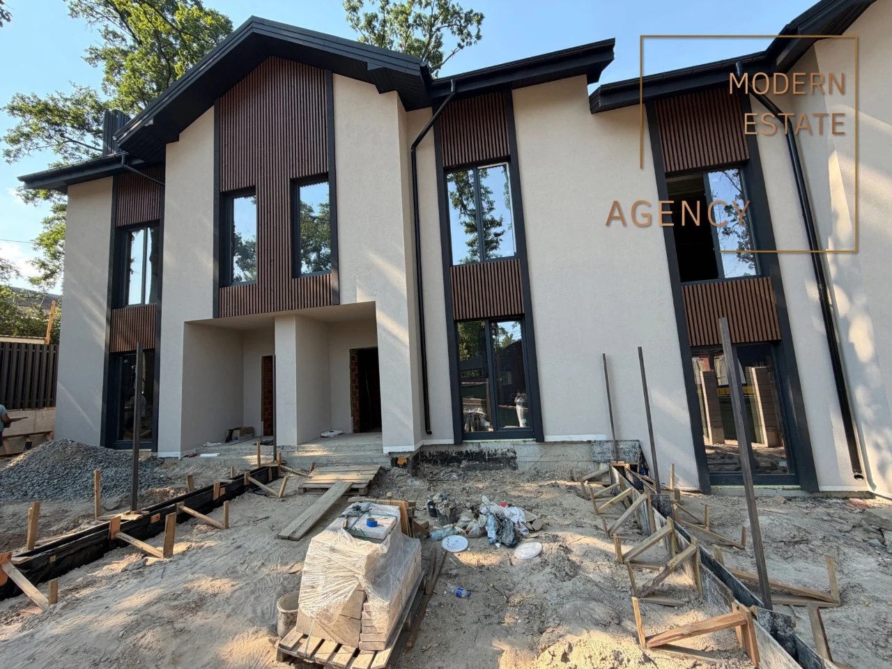 Кутовий таунхаус в м. Ірпінь, 90 м² + мансарда, 2 сотки | Парк Незнайка