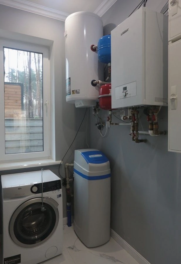 Продаж будинку з травертину з ремонтом 10 соток