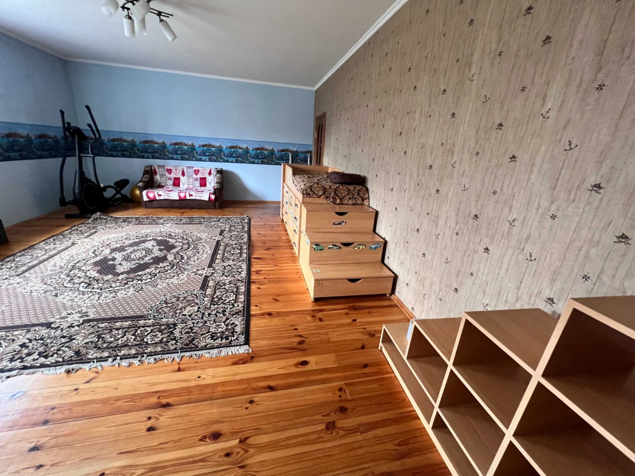 Будинок 160 м² з ремонтом і гаражем — безбар’єрний, поруч па