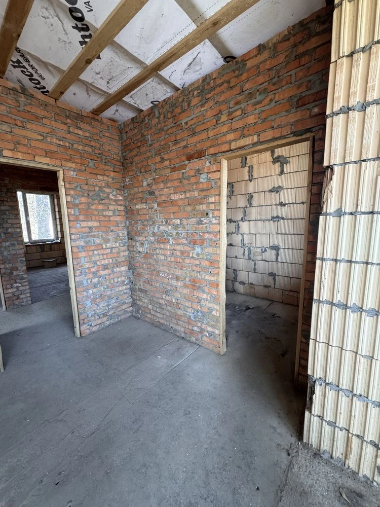 Будинок з газом. 3 поверхи Ділянка 2.2 сотки біля парку