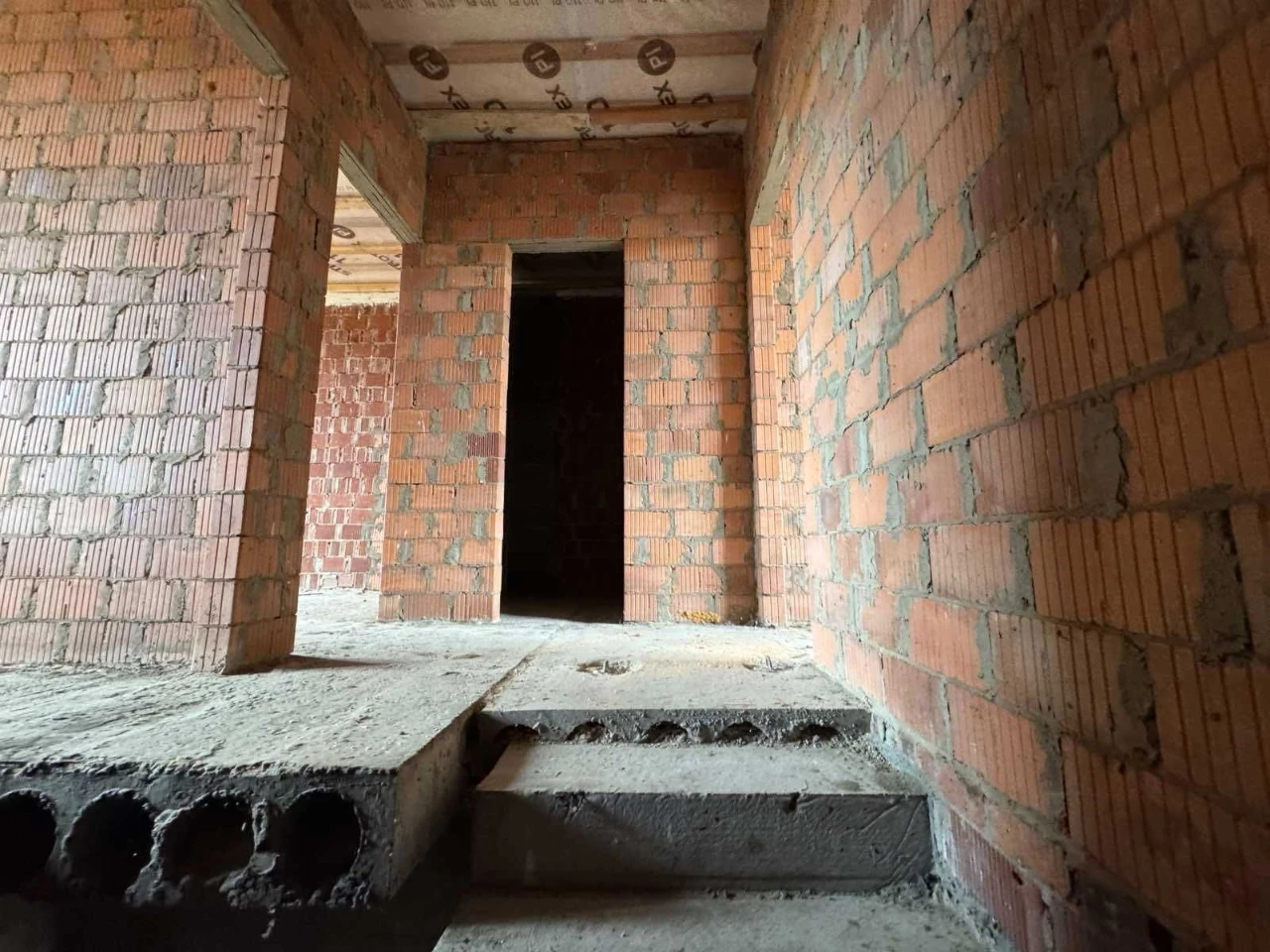 Таунхаус двоповерховий ЧОТИРИ окремі кімнати.