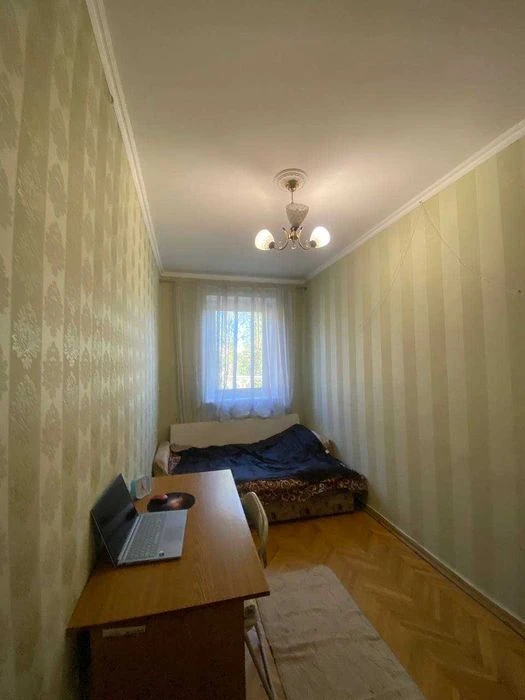 Трехкомнатная в хорошем состоянии у моря на проспекте Леси Укра