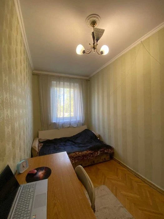 Трехкомнатная в хорошем состоянии у моря на проспекте Леси Укра