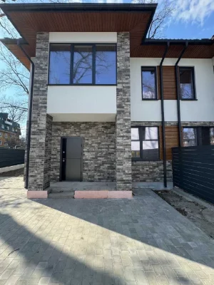 Продаж дуплекса в  Ірпені поруч із парком Незнайки