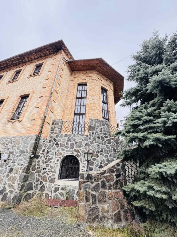 Два будинки на ділянці 13 соток.Продаж.Ірпінь.