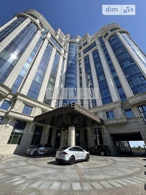 Sale of 3-room apartment 123.4 sq. m. on Vasylya Tyutyunnyka st. 39 •