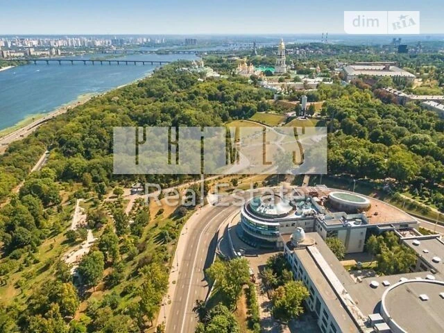 Sale of 3-room apartment 123.4 sq. m. on Vasylya Tyutyunnyka st. 39 •