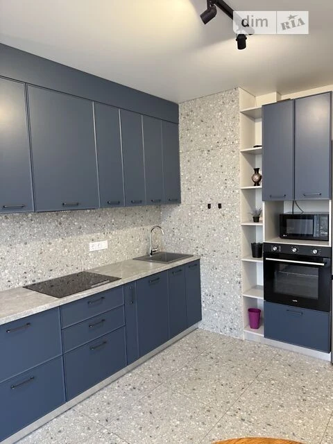 Продаж 2к квартири 56 кв. м на просп. Любомира Гузара 15А •
