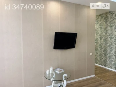 Продаж 1к квартири 45 кв. м на вул. Регенераторна 4 корпус 1