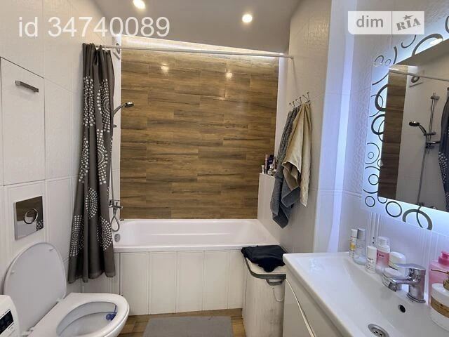 Продаж 1к квартири 45 кв. м на вул. Регенераторна 4 корпус 1