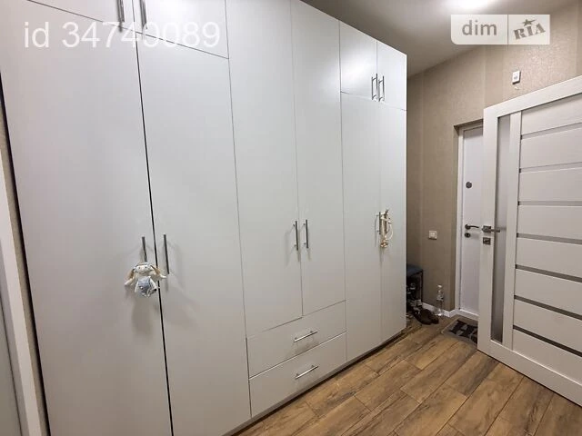 Продаж 1к квартири 45 кв. м на вул. Регенераторна 4 корпус 1