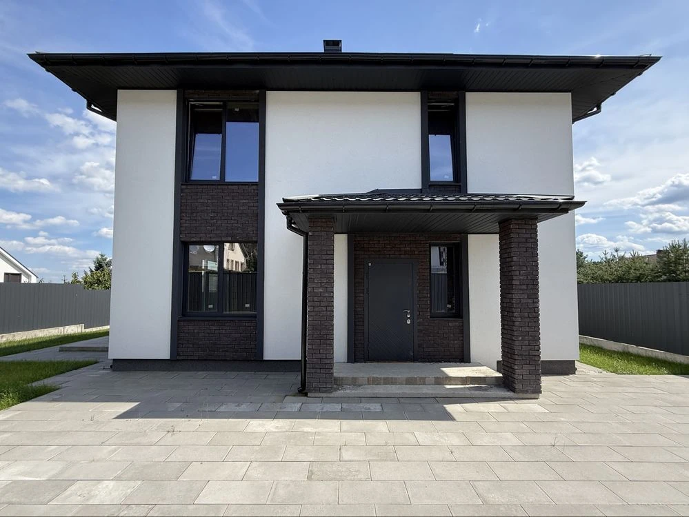 Продаж окремого будинку 130 м² + мансарда, 6 соток, Стоянка