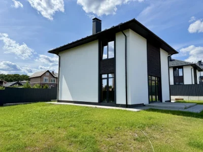 Продаж окремого будинку 130 м² + мансарда, 6 соток, Стоянка
