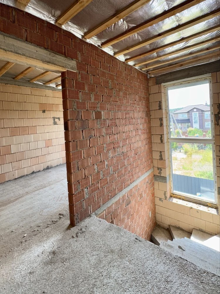 Продаж окремого будинку 130 м² + мансарда, 6 соток, Стоянка