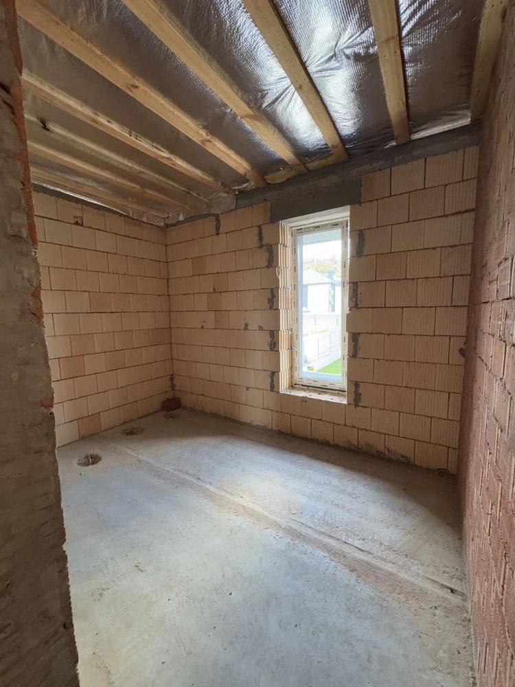 Продаж окремого будинку 130 м² + мансарда, 6 соток, Стоянка