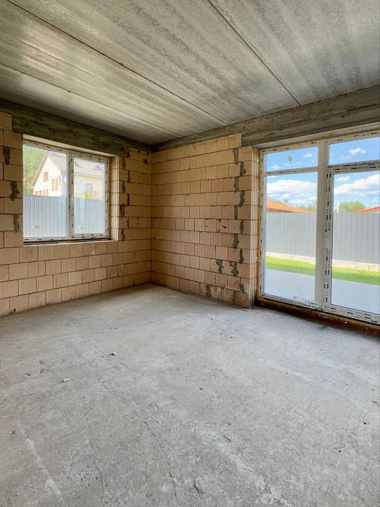 Продаж окремого будинку 130 м² + мансарда, 6 соток, Стоянка