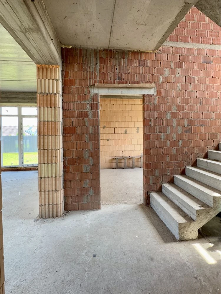 Продаж окремого будинку 130 м² + мансарда, 6 соток, Стоянка