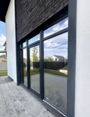Продаж окремого будинку 130 м² + мансарда, 6 соток, Стоянка
