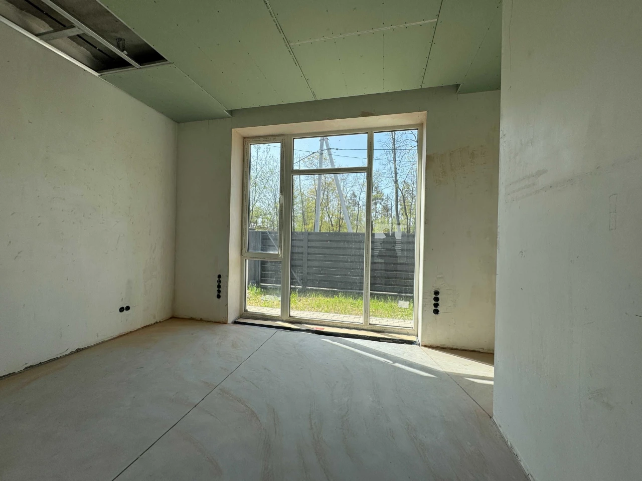 Продаж дуплекса з частковим ремонтом у Loft City, Ірпінь