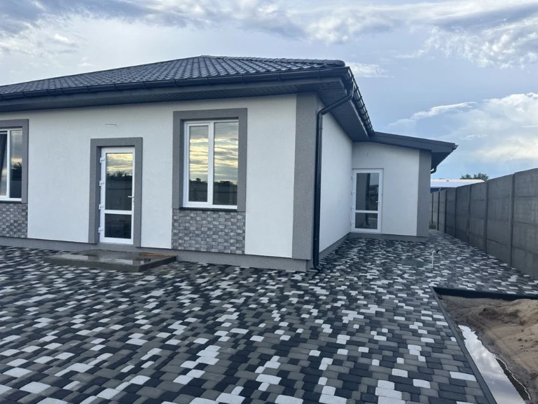Продам окремий будинок 105 м.кв., 7,5 соток  - 75000 $