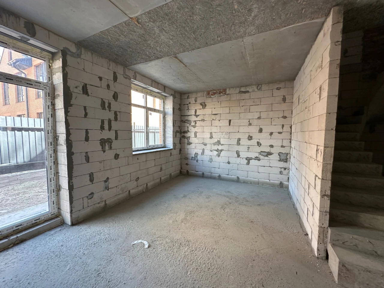 Продам Таунхаус поруч з Центром Міста. Центральні Комунікаці