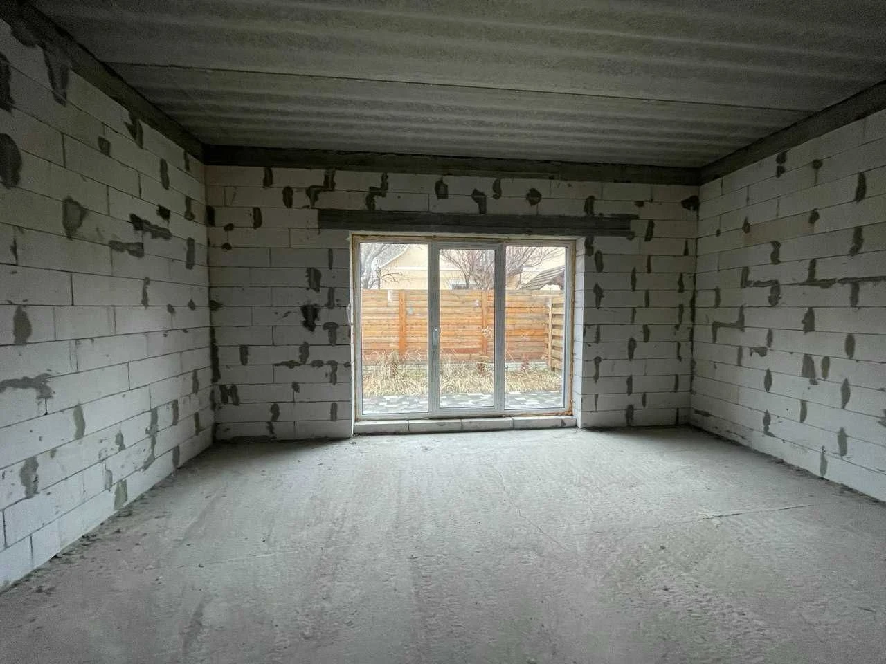 Продається таунхаус в тихому районі з можливістю підключення