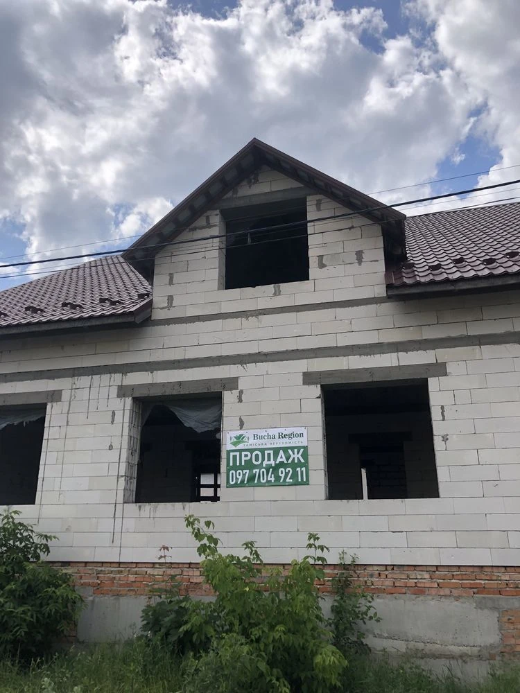 Стоянка продам будинок для великої родини на два входи