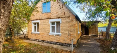 Продам будинок з ділянкою 5 соток. Є газ, центр. вода, єлект