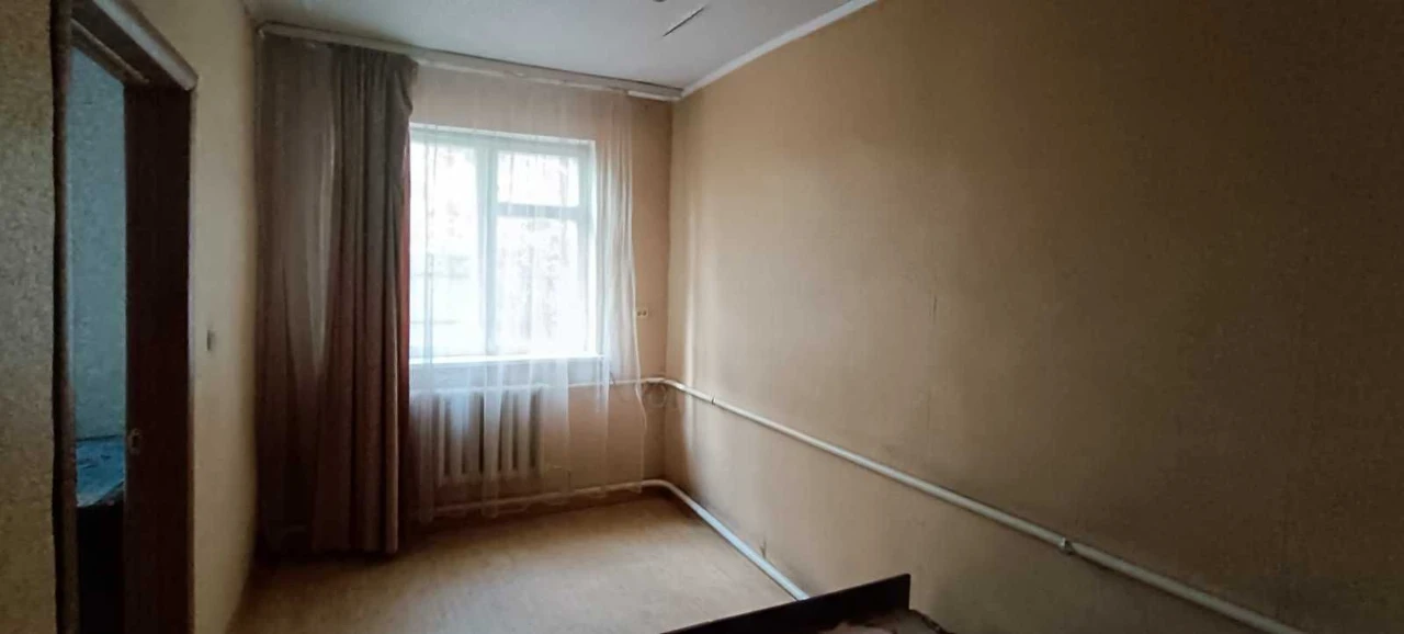 Продам будинок з ділянкою 5 соток. Є газ, центр. вода, єлект