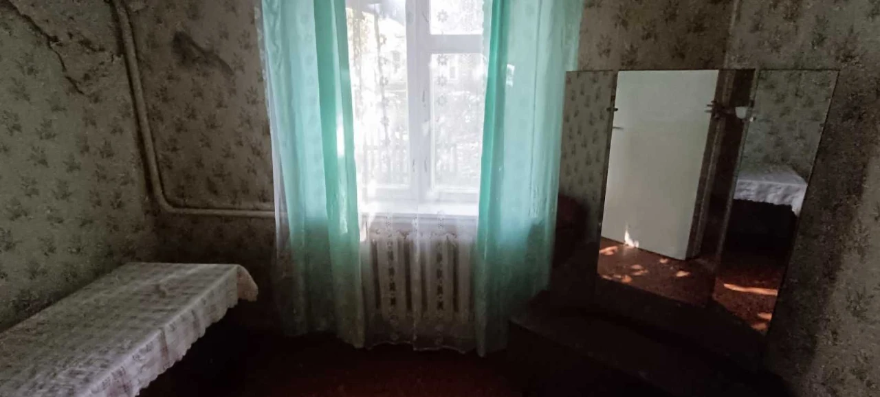 Продам будинок з ділянкою 5 соток. Є газ, центр. вода, єлект