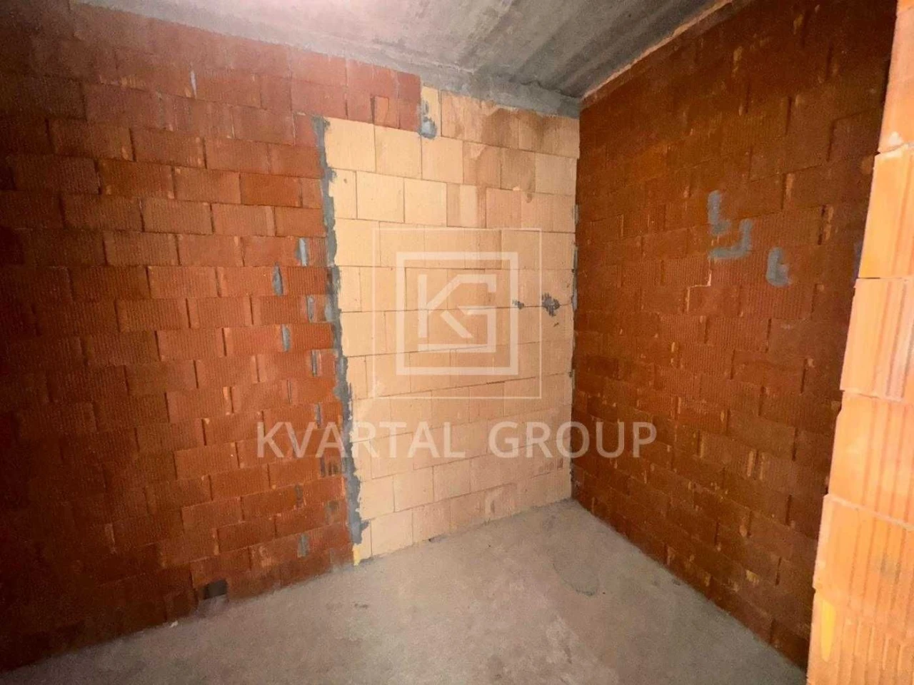Продам  просторий кутовий таунхаус. ТОП Локація!