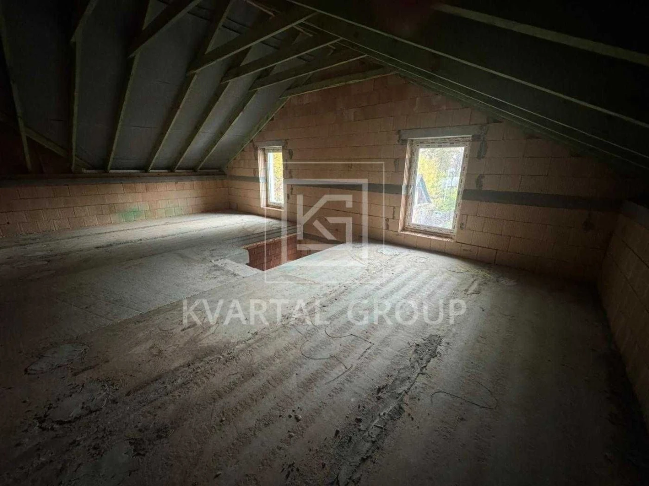 Продам  просторий кутовий таунхаус. ТОП Локація!