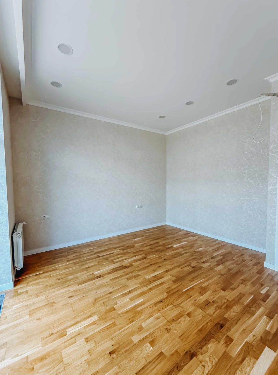 Продаж будинку з ремонтом 207м2, 10 соток, басейн, газ, закр