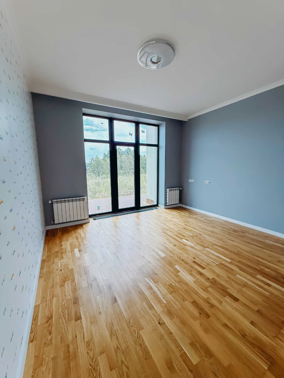 Продаж будинку з ремонтом 207м2, 10 соток, басейн, газ, закр