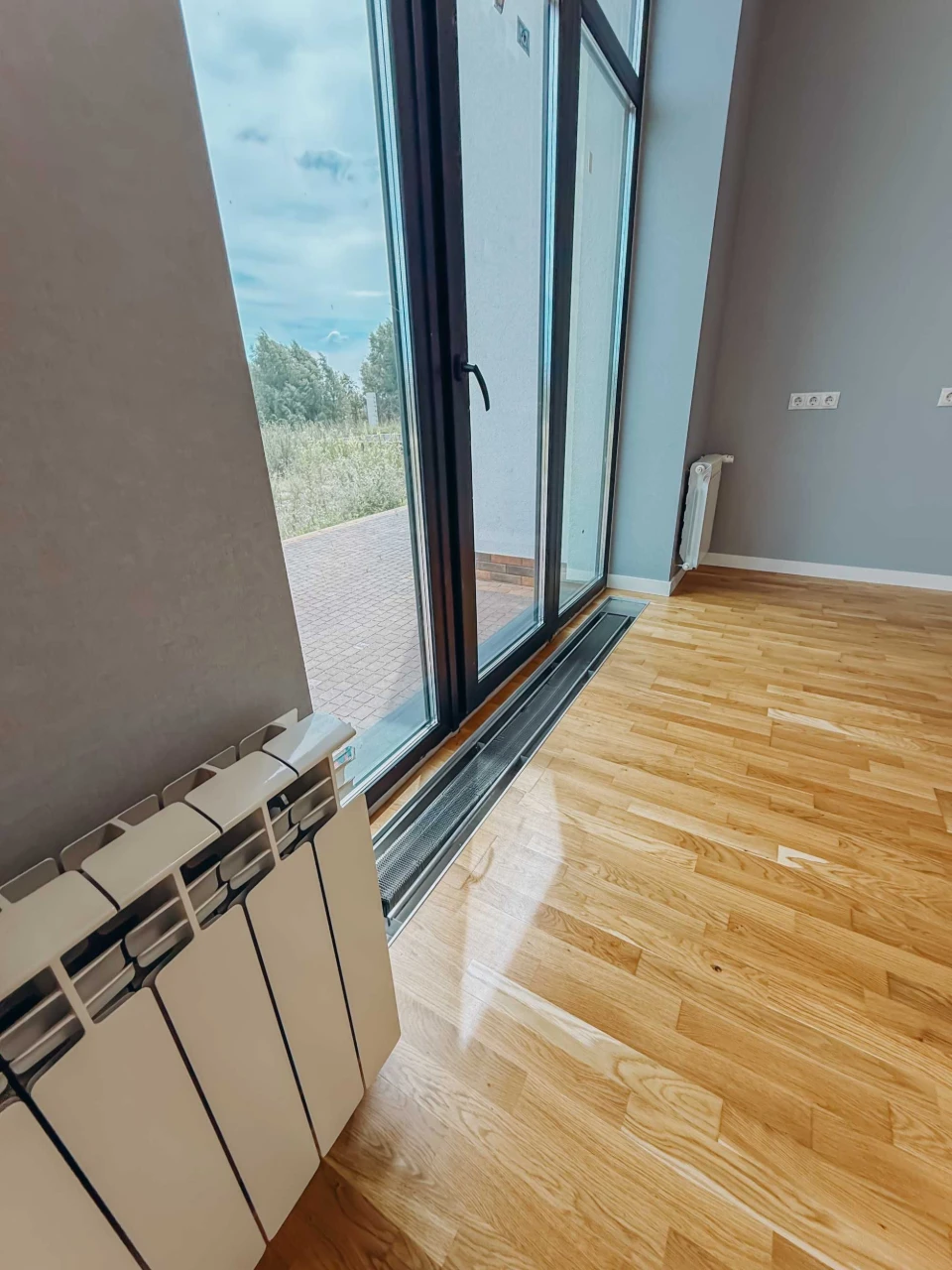 Продаж будинку з ремонтом 207м2, 10 соток, басейн, газ, закр