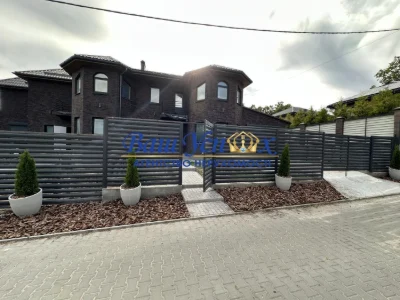 Продажа дома в городке. Ирпень лес .  В  коттеджном  городке