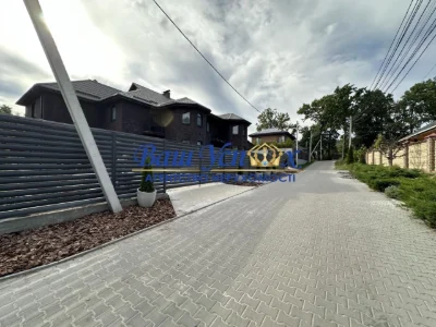 Продажа дома в городке. Ирпень лес .  В  коттеджном  городке