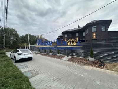Продажа дома в городке. Ирпень лес .  В  коттеджном  городке