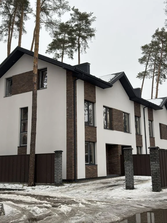 Старт продажу таунхаусів в Центрі міста і вже залишився декі