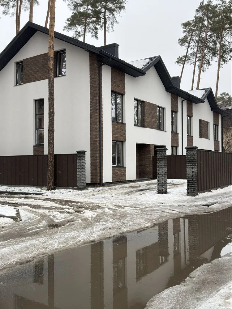 Старт продажу таунхаусів в Центрі міста і вже залишився декі
