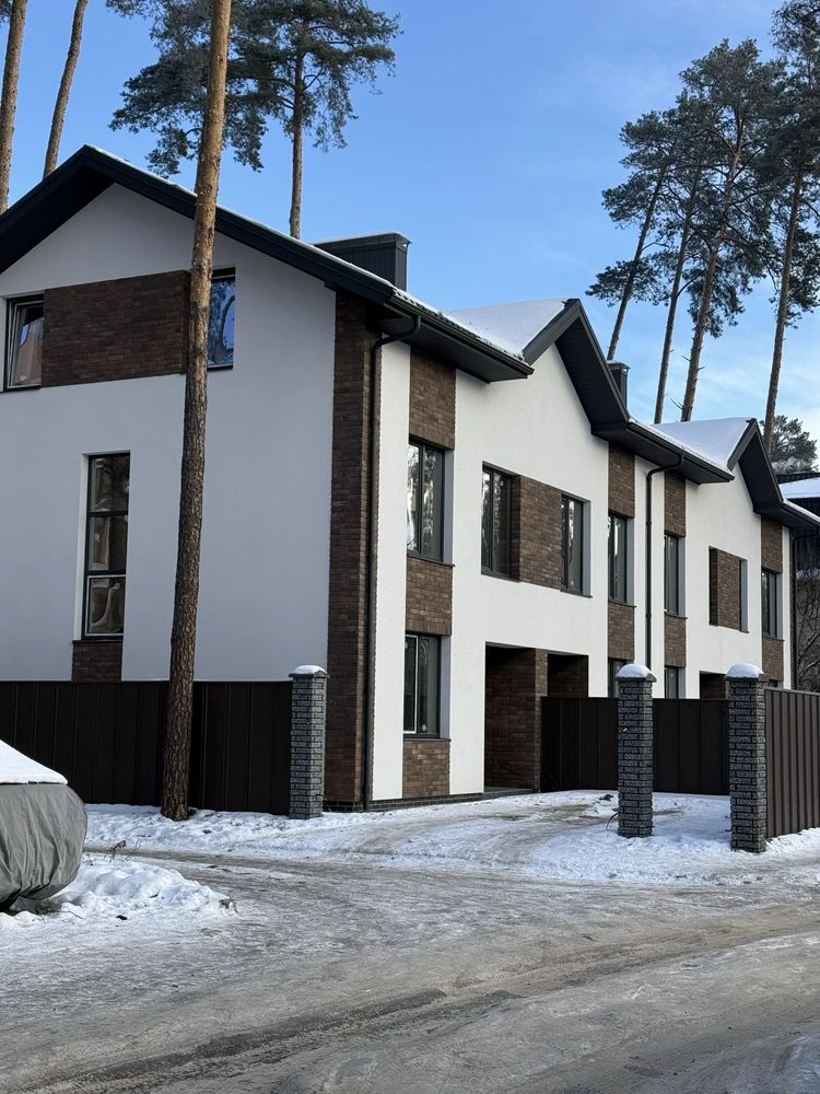 Старт продажу таунхаусів в Центрі міста і вже залишився декі