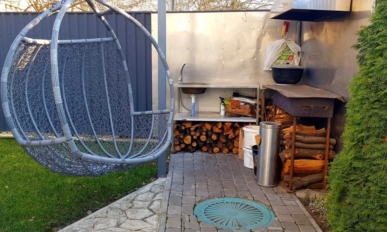 Продається ексклюзивний кутовий таунхаус із дизайнерським ре